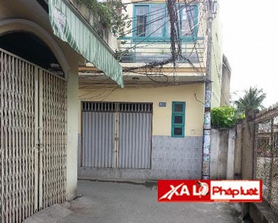 20 y bác sĩ ôm bệnh nhân trốn sự truy sát trong đêm